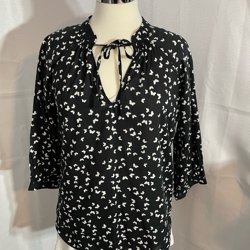 Old Navy Black- White Butterfly Vneck 3/4 Sleeve Shirt